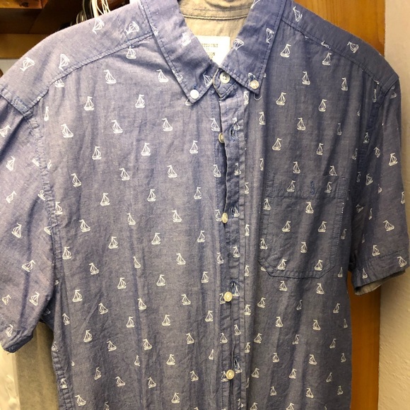 Short Sleeve Button Down sailboats - Picture 1 of 2
